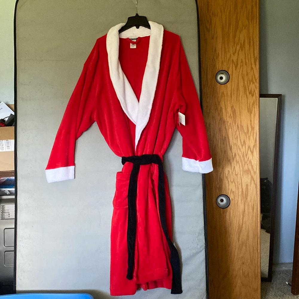 Brand New Joe Boxer Men’s Santa robe with hat and g-string